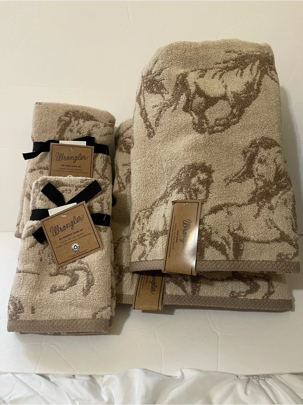 Wrangler “Horse” Towel Set: 2 Bath, 2 Hand & 2 Fingertip Towels - NWT **
